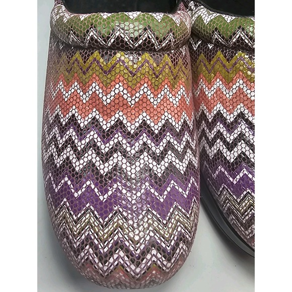 Cherokee Angelique Leather Clogs Chevron Zig Zag Nurse Comfort Size Est 9.5M - Picture 5 of 16